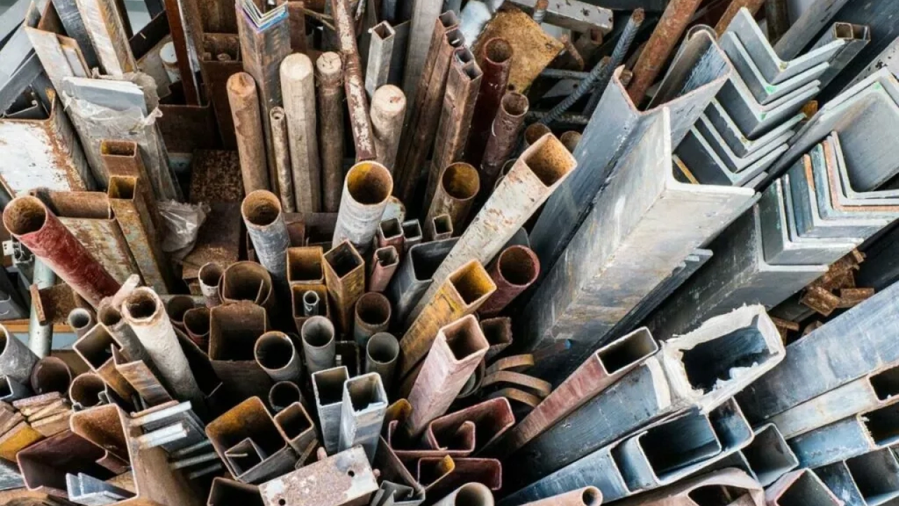 Лом черных и цветных металлов: виды, переработка